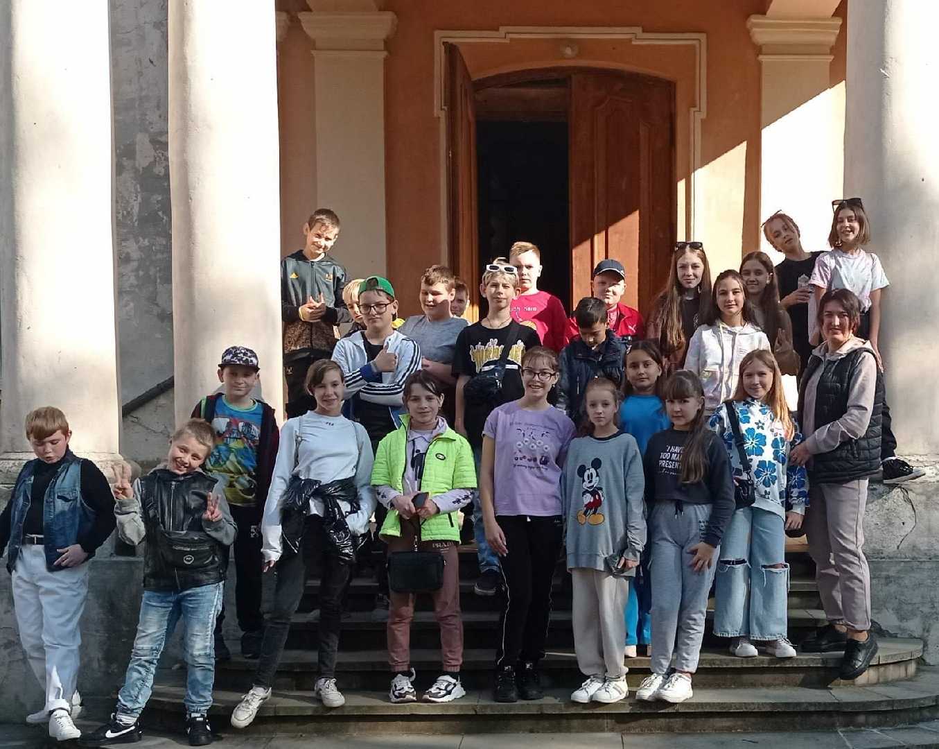 Екскурсія 5 класу до палацу Потоцьких та церкви Старого міста у Червонограді 
