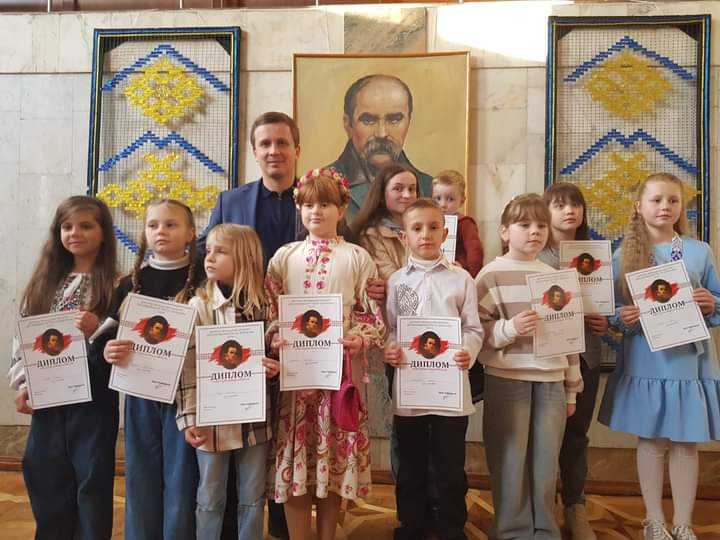 Нагородження переможців декламування поезії Т. Шевченка