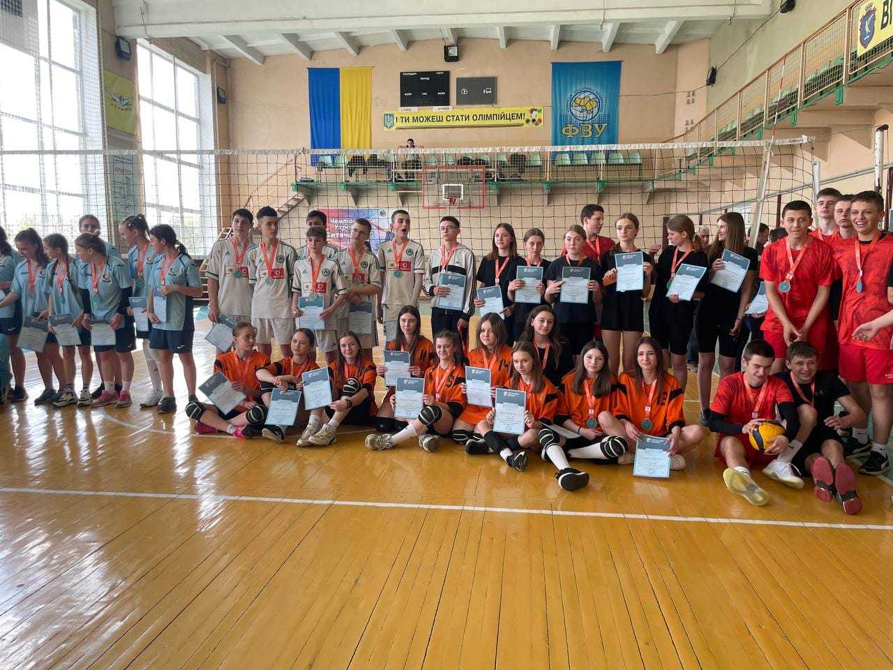 Щиро вітаємо нашу волейбольну команду та їх тренера Омельчука П.М. із  перемогою в районному етапі гри 