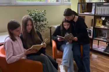 #ШколаПроєктів: Учні 8-Бкласу продовжують вивчення історії української кераміки рідного краю.