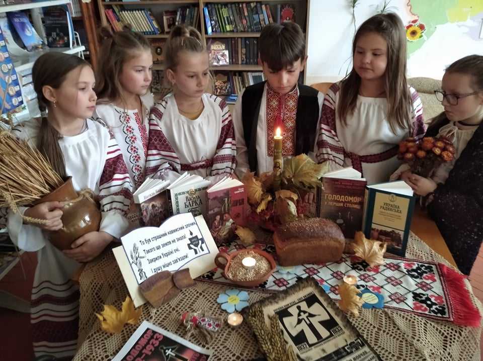 27 - листопда День пам'яті жертв Голодоморів в Україні