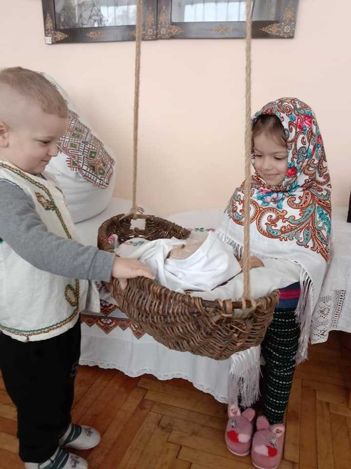7 грудня у світі відзначають День української хустки. 