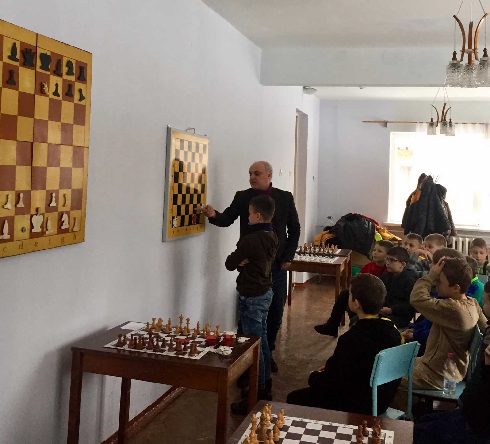 Відкрите заняття в шаховому гуртку «Дебют» (керівник Ігор Лещишак).